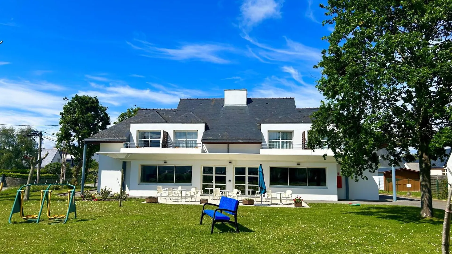 Hotel La Pierre Bleue contacts